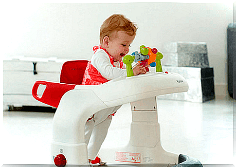 Advantages and disadvantages of a walking chair as a child learns to walk