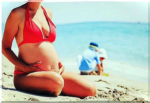 Pros and cons of giving birth in summer