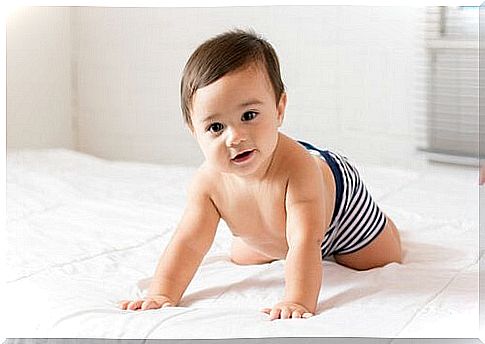 Baby crawling and the numerous benefits of crawling