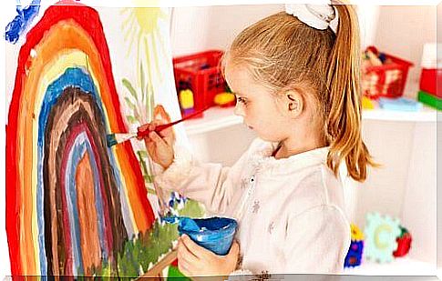 Parents can also support the child's drawing skills development process.