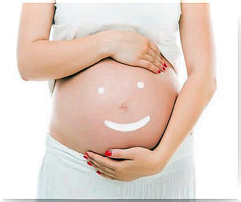 How does the mother's navel change during pregnancy?