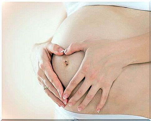 How does the mother's navel change during pregnancy?