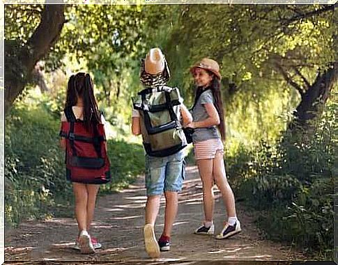 When a child goes to camp, it is good for the parent to know what to pack in the backpack.